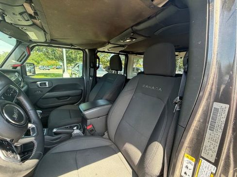 Used 2018 Jeep Wrangler Unlimited Sahara w/ LED Lighting Group AWD/4WD image 9