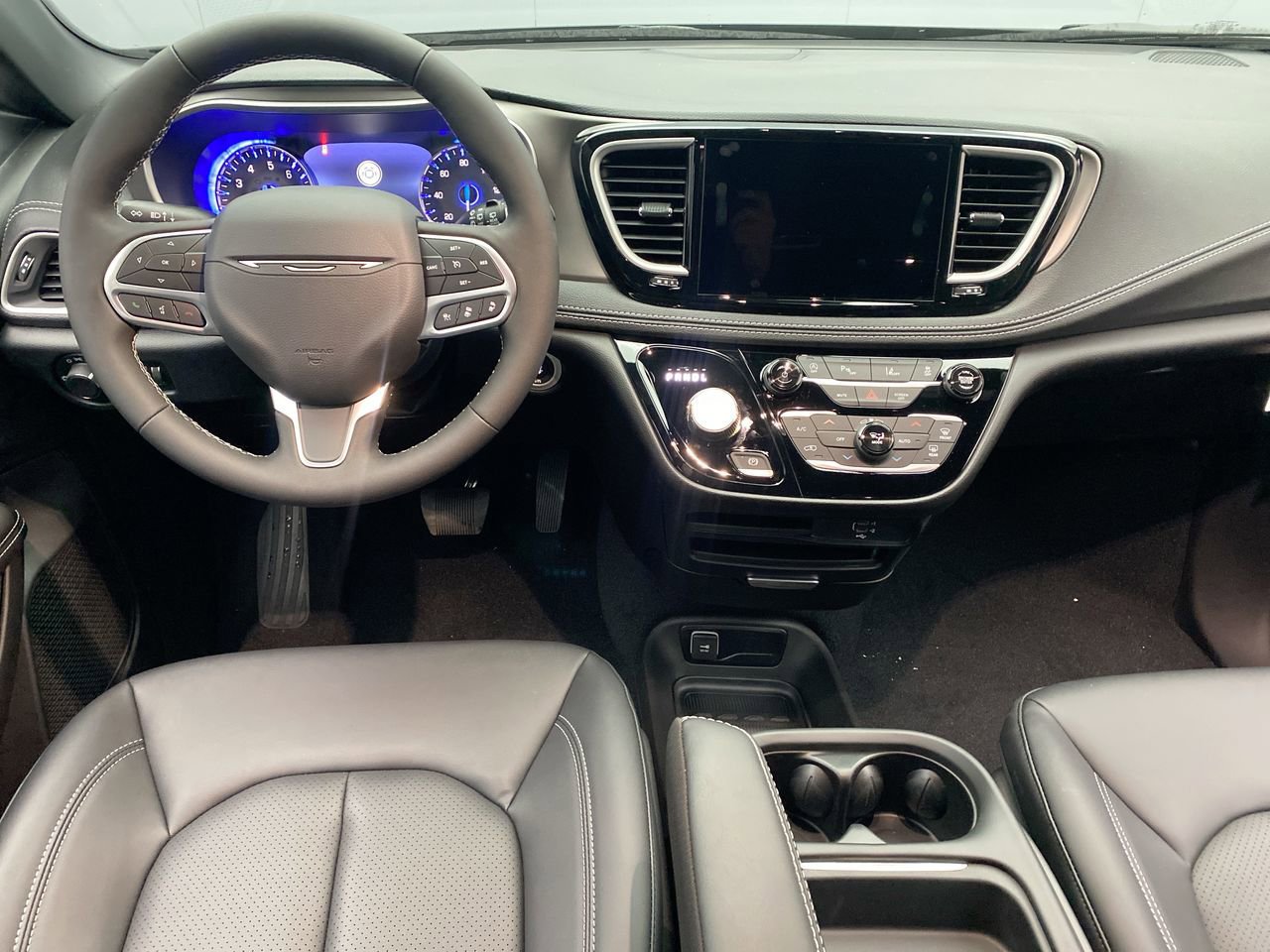 New 2027 Chrysler Pacifica Select w/ Family Tech Group AWD/4WD image 15
