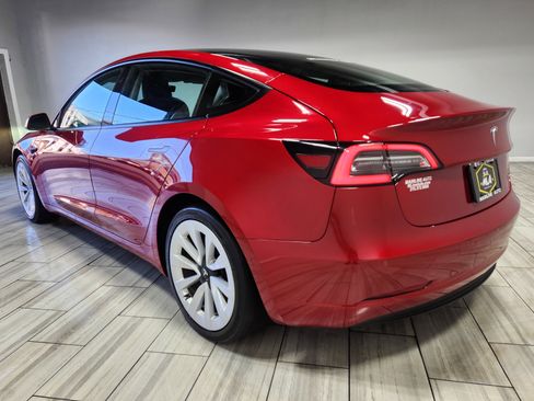 Used 2021 Tesla Model 3 Standard Range Plus image 3