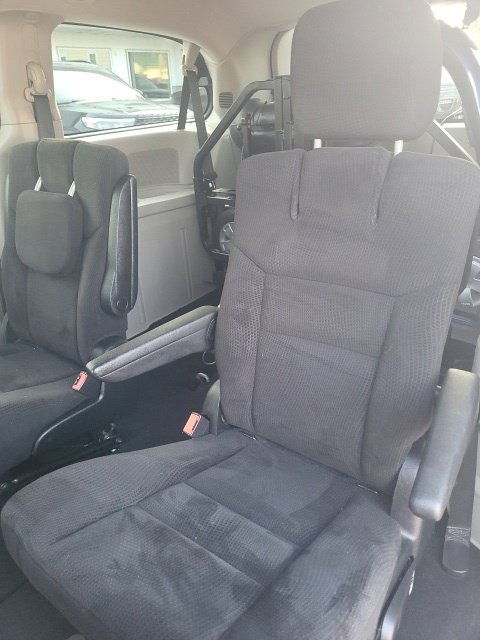 Used 2014 Dodge Grand Caravan SXT FWD image 15