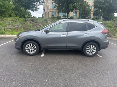 Used 2018 Nissan Rogue SV w/ Sun & Sound Touring Package FWD image 6