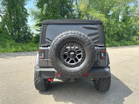 Used 2022 Jeep Wrangler Unlimited Rubicon w/ Xtreme Recon 35" Tire Package AWD/4WD image 4