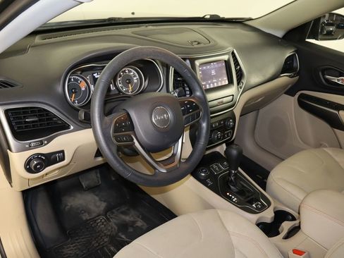 Used 2019 Jeep Cherokee Latitude w/ Popular Appearance Group AWD/4WD image 25