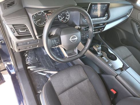 Used 2025 Nissan Rogue SV FWD image 12