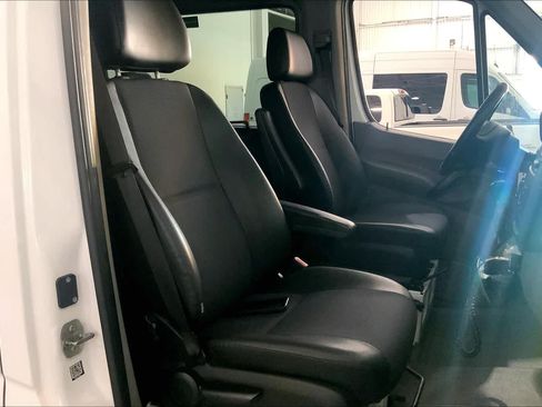 Used 2016 Mercedes-Benz Sprinter 2500 image 5