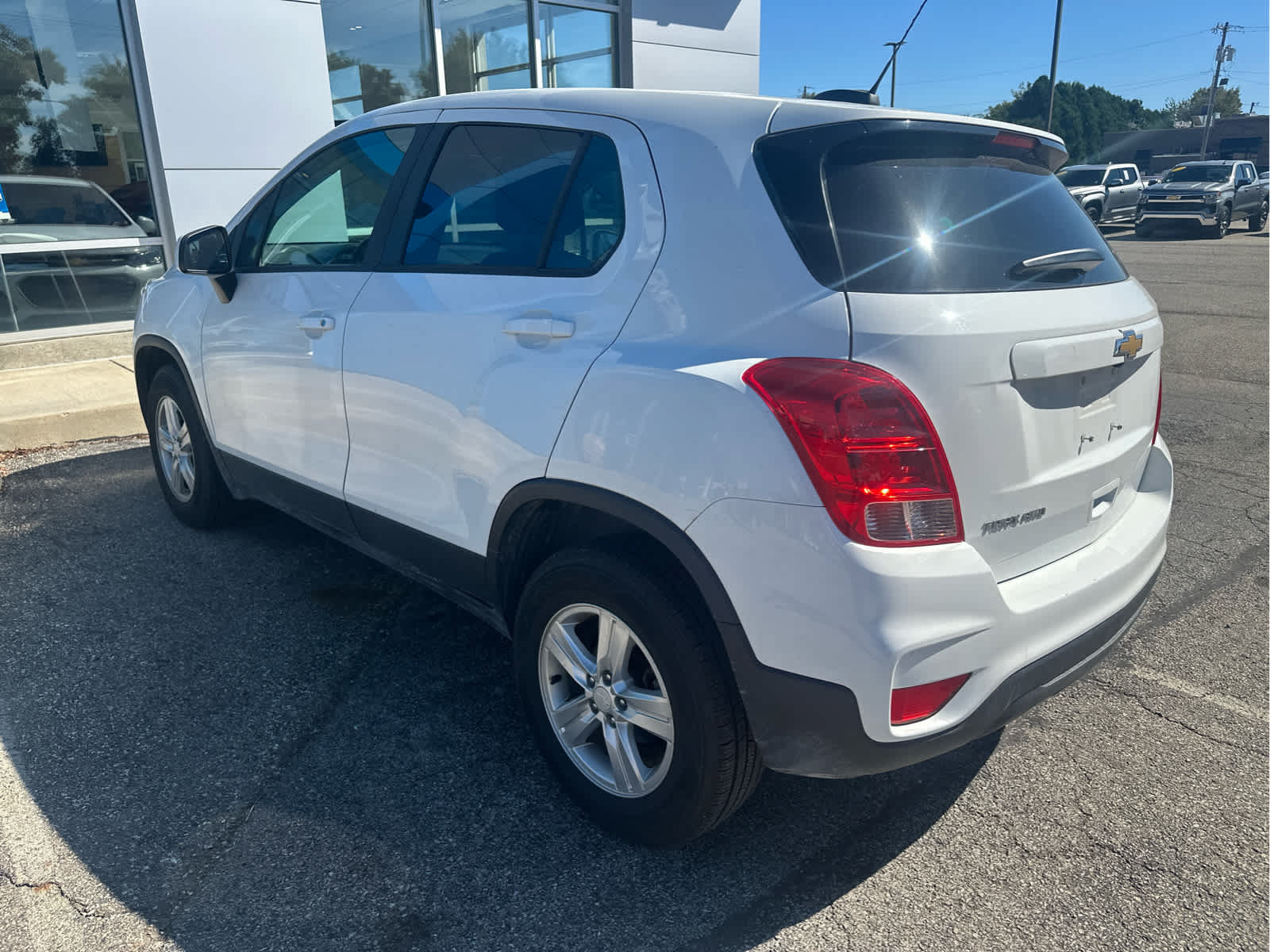 Used 2022 Chevrolet Trax LS w/ Tint and Cruise Package AWD/4WD image 7