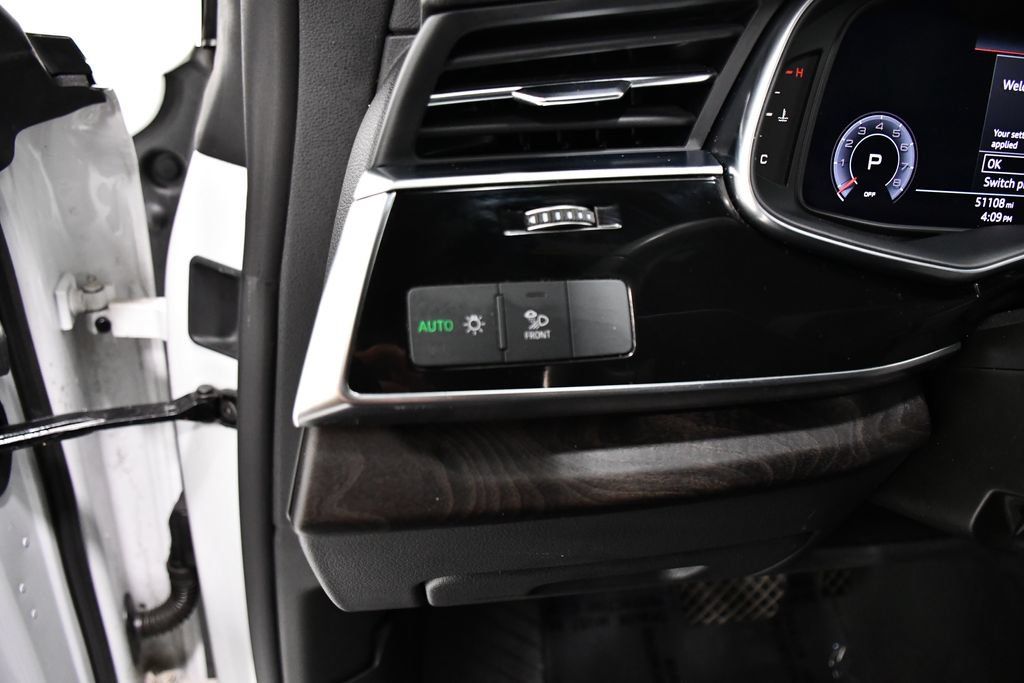 Used 2019 Audi Q8 Premium Plus w/ Premium Plus AWD/4WD image 11