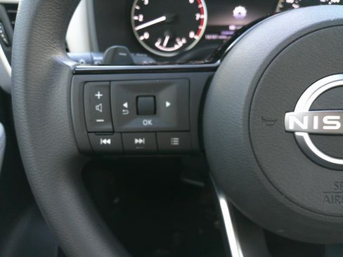 Used 2023 Nissan Rogue SV image 20