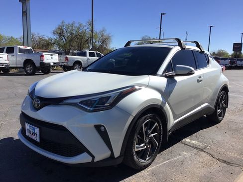 Used 2020 Toyota C-HR Limited image 3