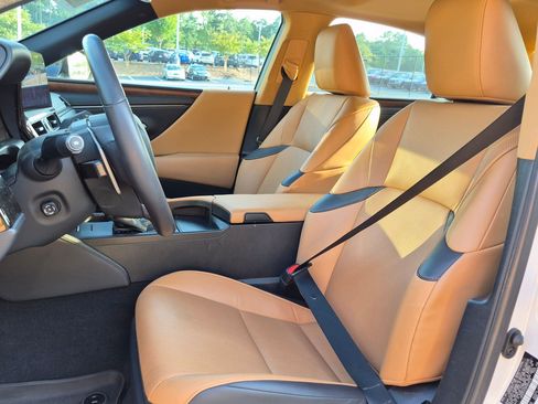 Used 2023 Lexus ES 300h w/ Premium Package FWD image 13