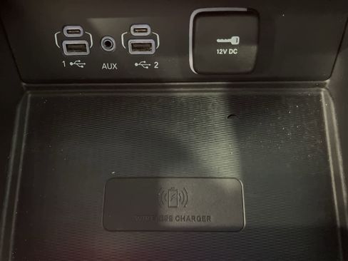 Used 2023 Jeep Grand Cherokee Limited w/ Luxury Tech Group II image 18