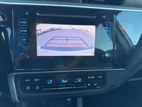 Used 2018 Toyota Corolla LE FWD image 9