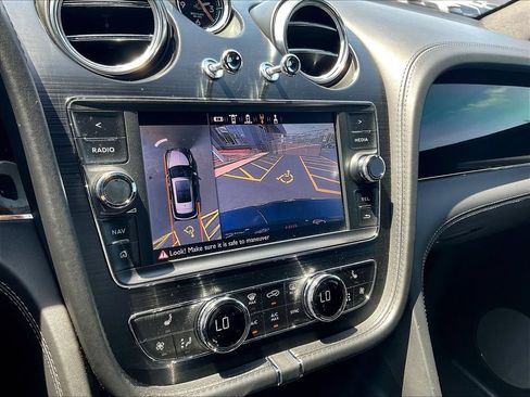Used 2019 Bentley Bentayga AWD/4WD image 14