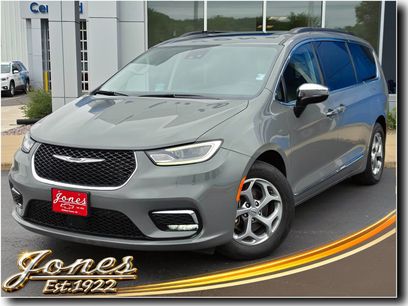 Used 2023 Chrysler Pacifica Limited