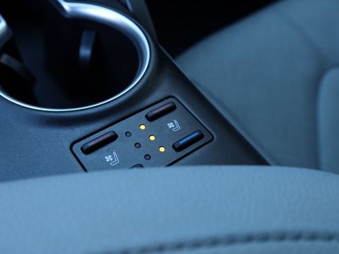 Used 2023 Toyota Camry XLE image 12