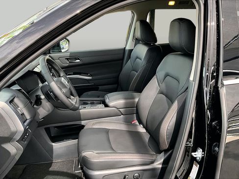 New 2026 Nissan Pathfinder SL FWD image 9