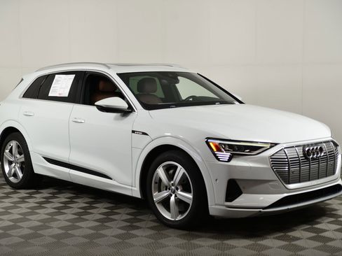 Used 2019 Audi e-tron Premium Plus image 6