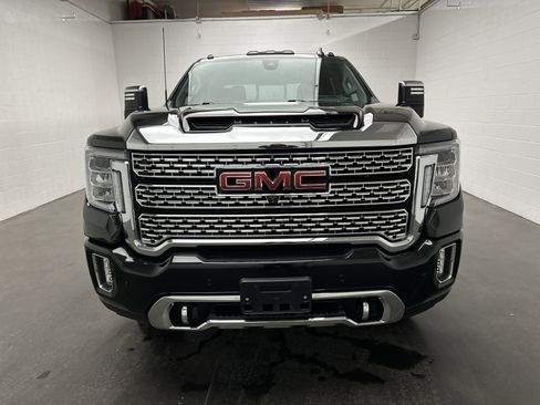 Used 2022 GMC Sierra 3500 Denali w/ Denali Black Diamond Edition image 4