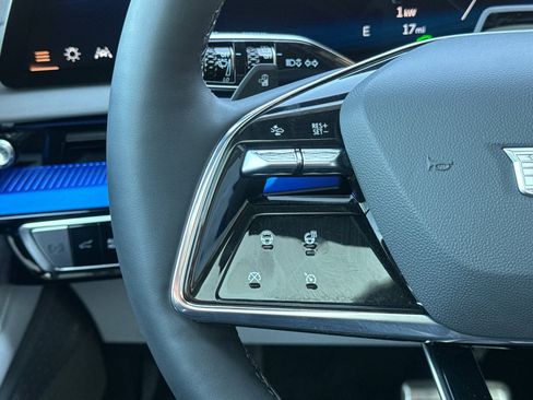 Certified 2025 Cadillac Optiq Luxury 1 image 32