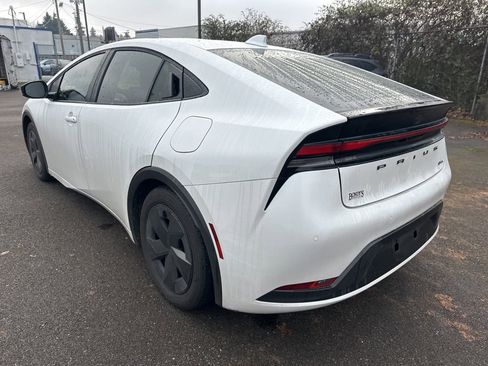 Used 2025 Toyota Prius LE image 9