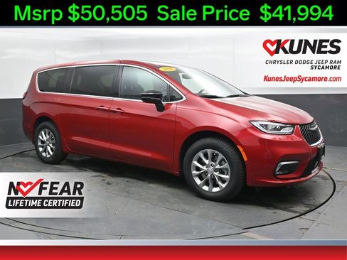 New 2026 Chrysler Pacifica Select AWD/4WD image 1
