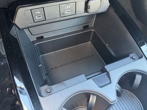 Used 2023 Toyota Prius XLE image 17