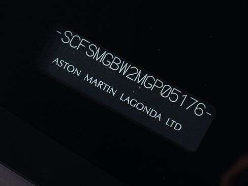 Used 2021 Aston Martin V8 Vantage Roadster image 50