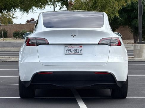 Used 2023 Tesla Model Y Long Range image 11