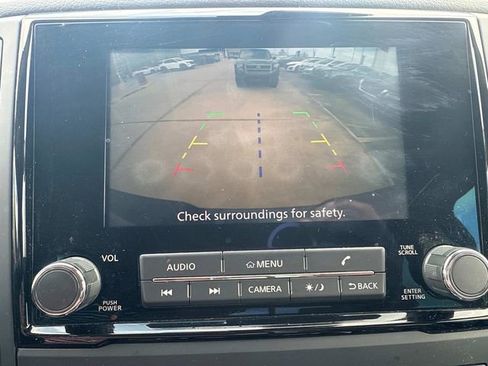 Used 2024 Nissan Titan SV w/ SV Convenience Package image 32