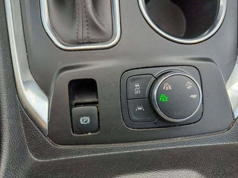 Used 2021 Chevrolet Traverse LT w/ LT Premium Package image 40