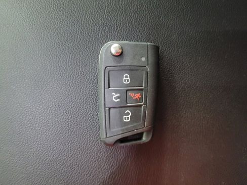 Used 2021 Volkswagen Atlas S image 32