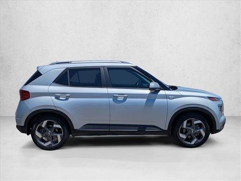 Used 2022 Hyundai Venue SEL FWD image 4