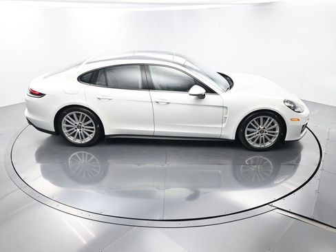 Used 2022 Porsche Panamera image 40