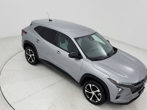 Used 2024 Chevrolet Trax RS FWD image 19