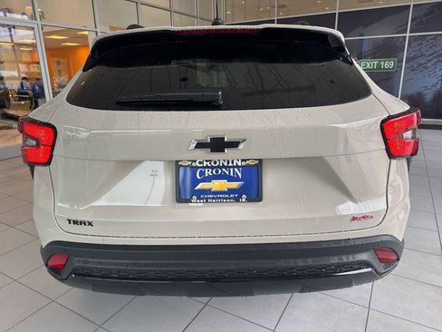 New 2026 Chevrolet Trax RS w/ Sunroof Package image 5