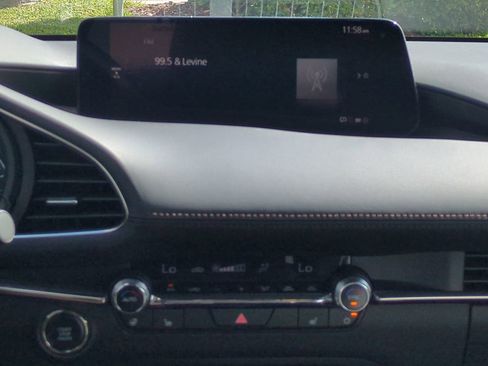 New 2025 MAZDA MAZDA3 Hatchback w/Premium Plus Pkg image 18