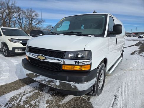 Used 2024 Chevrolet Express 2500 w/ Driver Convenience Package RWD image 4