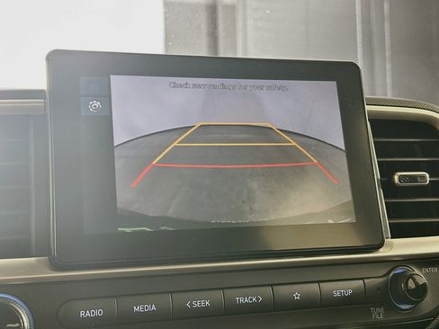 Used 2025 Hyundai Venue SEL FWD image 22