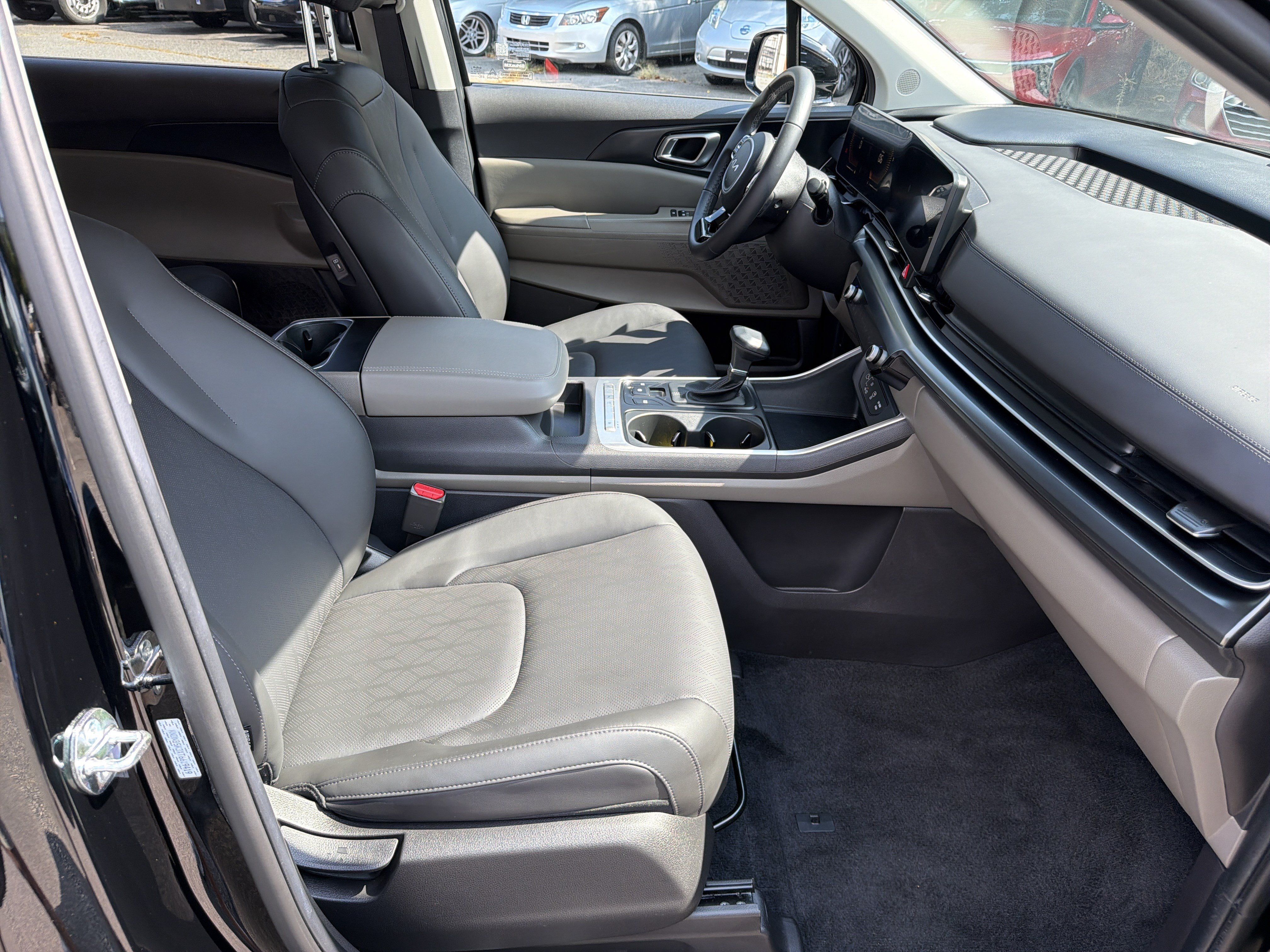 Certified 2026 Kia Carnival FWD image 13
