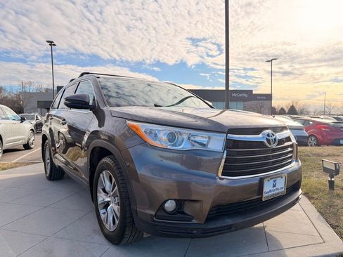Used 2014 Toyota Highlander XLE image 9