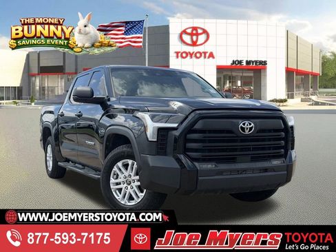 Used 2022 Toyota Tundra SR5 w/ SR5 Premium Package RWD image 1