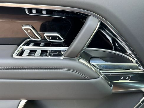 New 2026 Land Rover Range Rover SE image 15