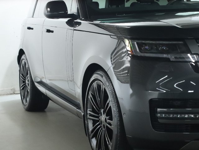 Used 2025 Land Rover Range Rover SE AWD/4WD image 12