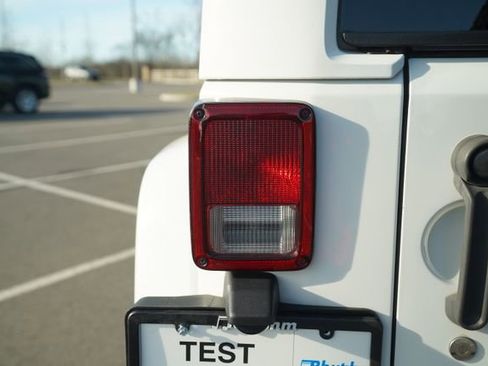 Used 2015 Jeep Wrangler Unlimited Sahara w/ Dual Top Group image 41