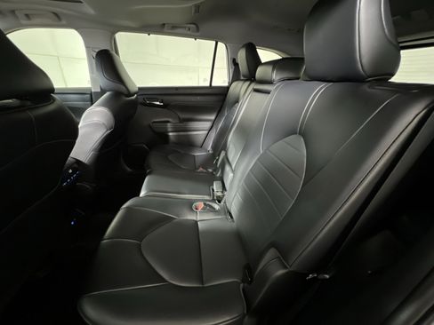 Used 2022 Toyota Highlander XLE image 25
