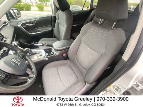 Used 2021 Toyota RAV4 XLE AWD/4WD image 11