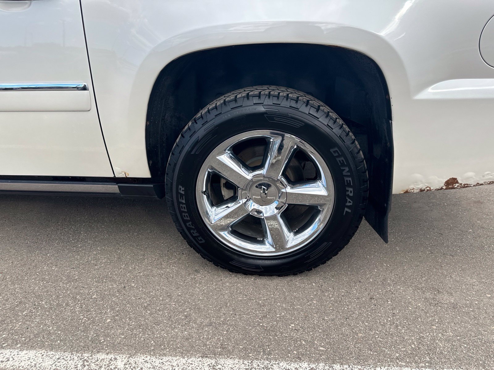 Used 2013 Chevrolet Avalanche LTZ AWD/4WD image 10