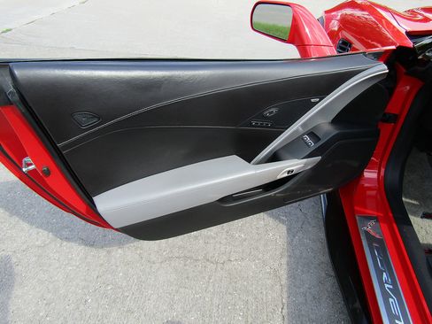 Used 2019 Chevrolet Corvette Z06 RWD image 11
