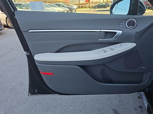 New 2025 Hyundai Sonata Limited image 13