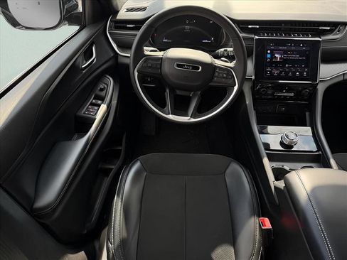 Used 2023 Jeep Grand Cherokee Altitude image 14